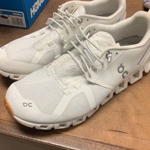 Women’s onclouds cloud 2.0 white/gum bottom